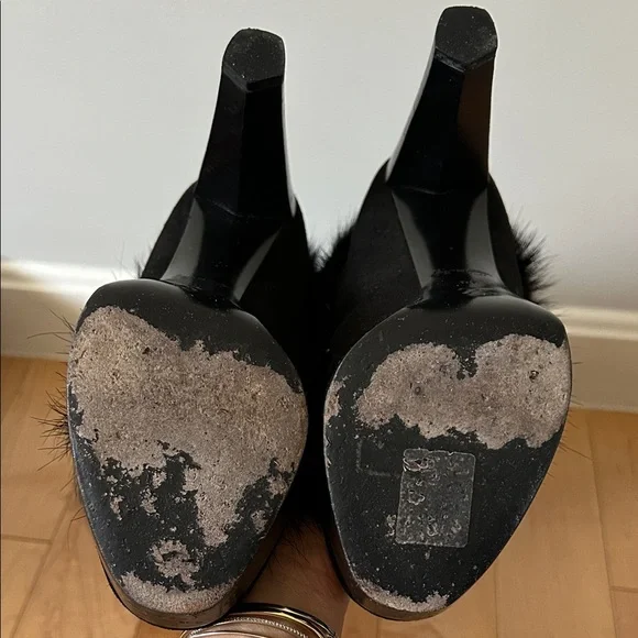 Louis Vuitton Black Beaver Fur Suede Heeled Boots - Picture 5 of 7
